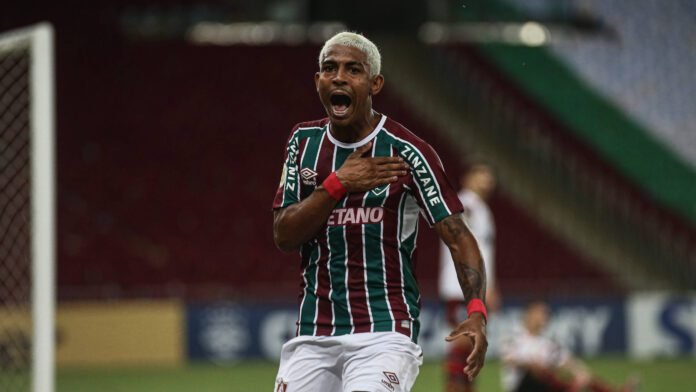 John Kennedy sofre fratura no pé e vira baixa no Fluminense