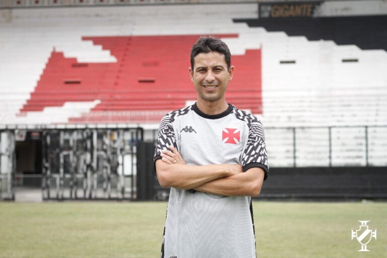 Vasco anuncia ex-Corinthians como novo treinador da categoria sub-17