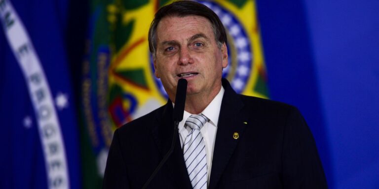 Em entrevista, presidente Bolsonaro fala sobre desempenho do PIB