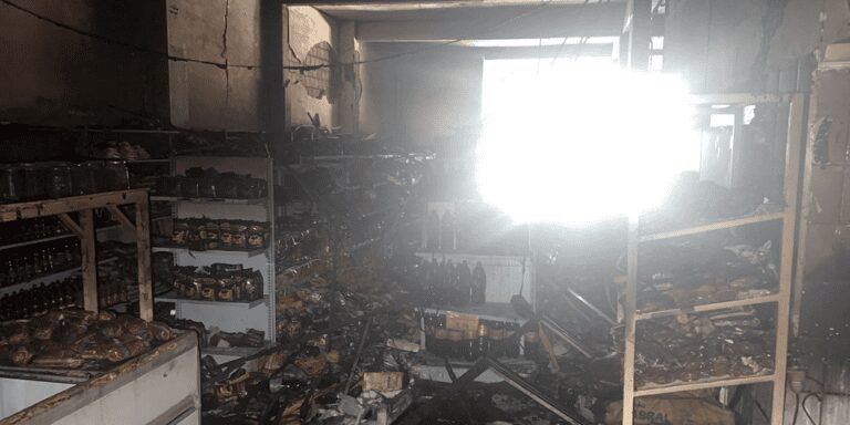 Incêndio destrói o Supermercado Bom Sabor da Barra em Marataízes, não houve feridos, mas o prejuízo ultrapassa R$2 milhões