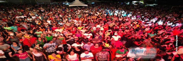 Itapemirim/ES canta louvores em show gospel para centenas de pessoas