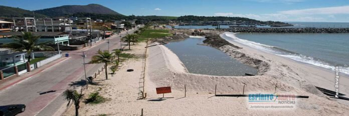 Prefeitura dá apoio nas obras de ampliação na faixa de areia na orla de Itapemirim/ES