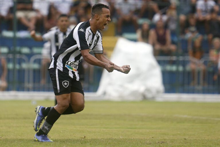 Breno projeta semi do Carioca do Botafogo contra o Fluminense
