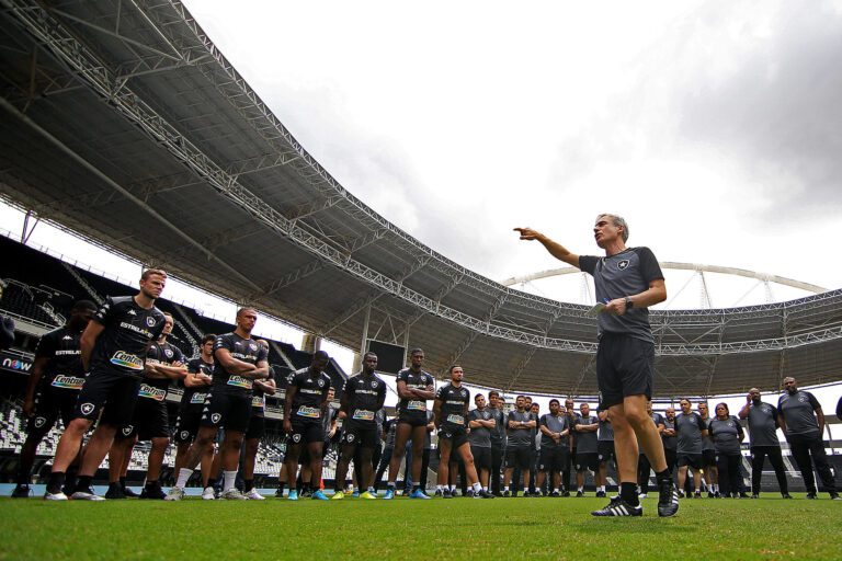 Luís Castro pretende ‘enxugar’ elenco do Botafogo
