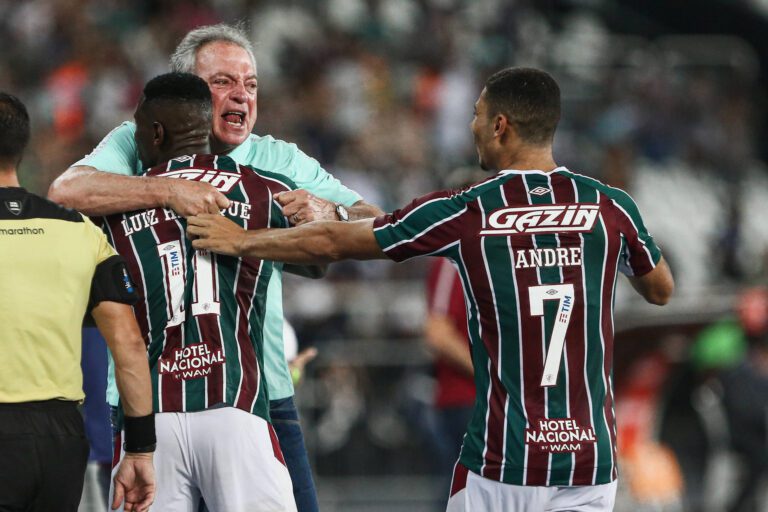 No Fluminense, Abel Braga admite preocupação com arbitragem contra o Olímpia