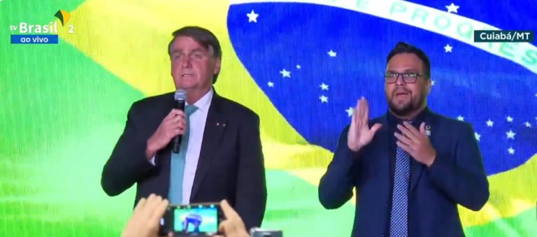 Bolsonaro participa de evento evangélico em Cuiabá