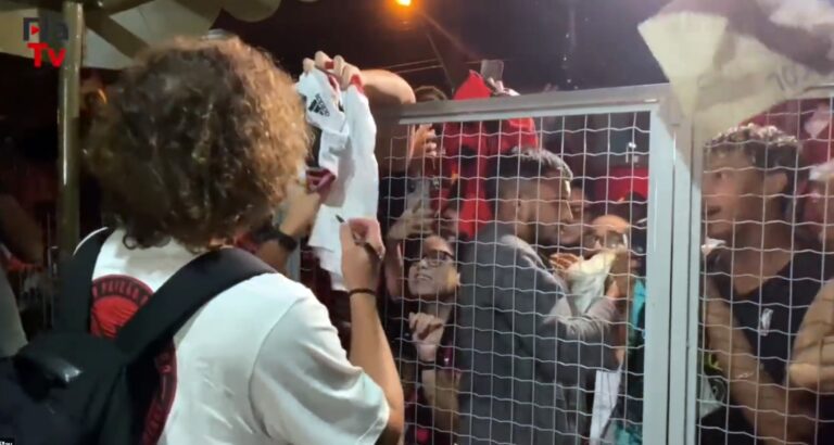 Flamengo é recebido com carinho pela torcida goiana