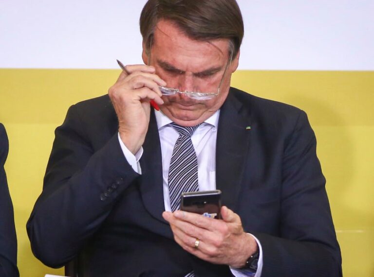 Governo terá reunião com o WhatsApp, diz Bolsonaro
