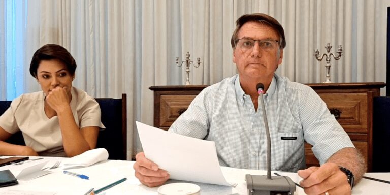 Jair Bolsonaro anuncia indulto da graça a Daniel Silveira