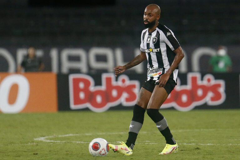 Chay revela expectativa por Série A pelo Botafogo: “Será mágica”