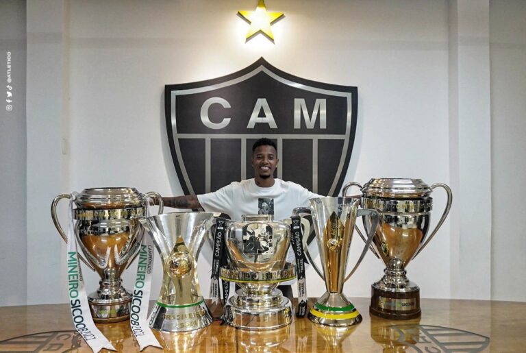 Rumo ao Botafogo, meio-campista Tchê Tchê se despede do Atlético-MG