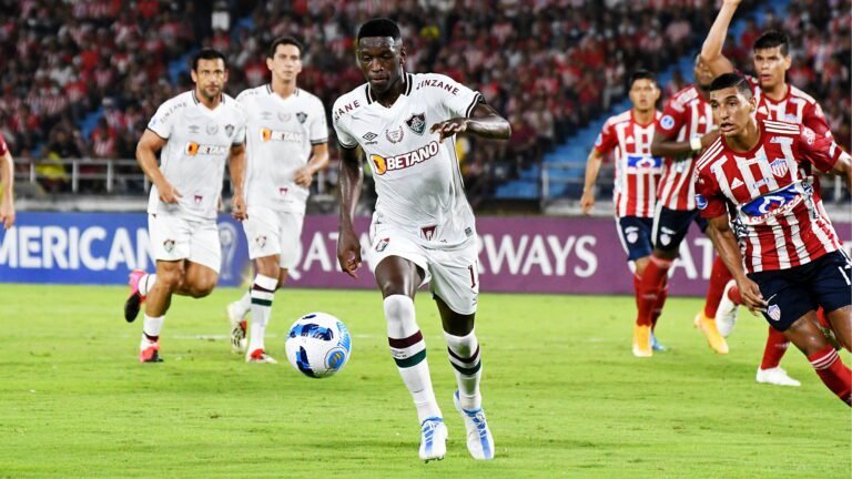 Luiz Henrique completa 100 jogos com a camisa do Fluminense