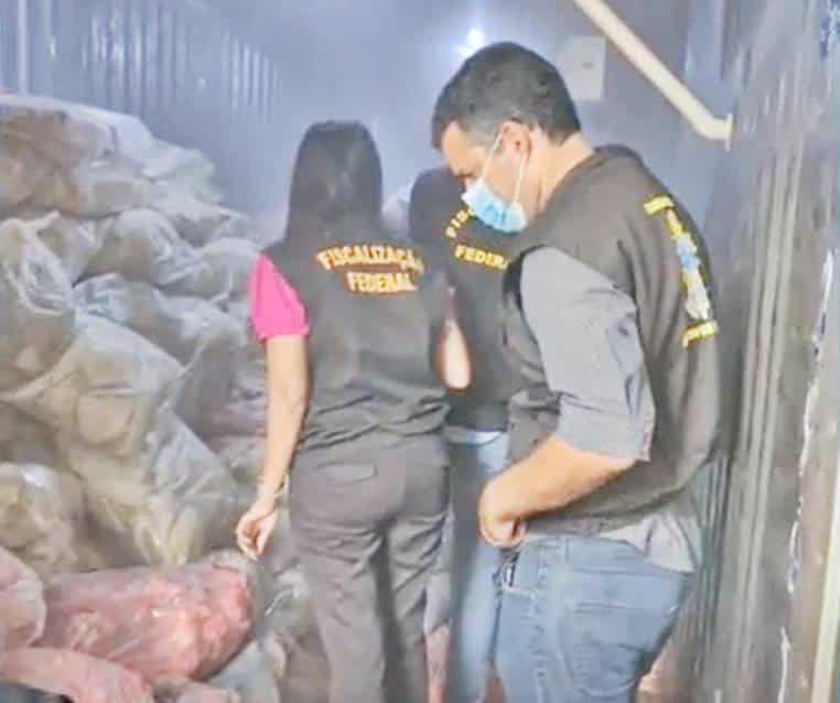 Operação apreende 50 toneladas de restos de carne em fábrica clandestina de Guarapari