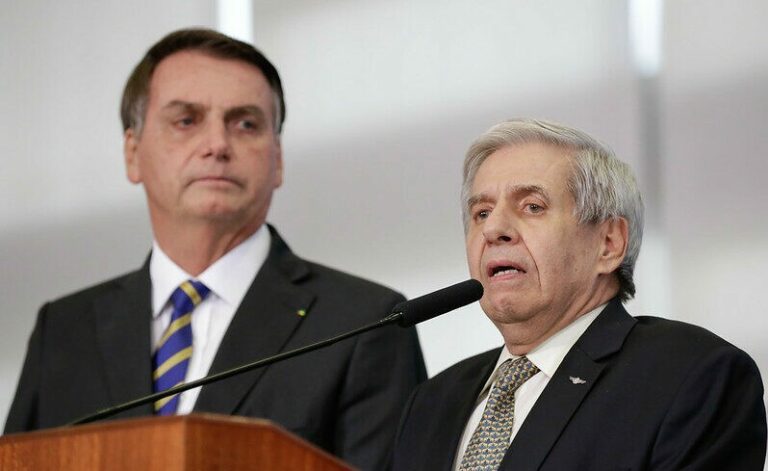 PSOL quer convocar Augusto Heleno após sigilo de Bolsonaro