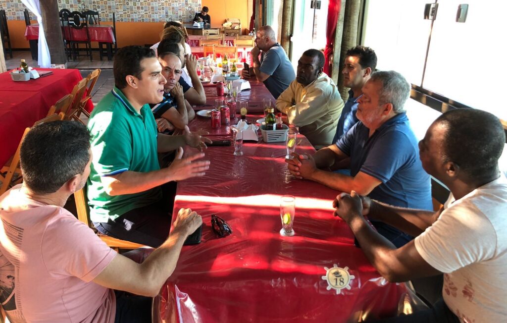 Erick Musso se reúne com lideranças em Marataízes