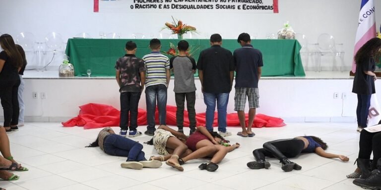 PIÚMA: teatro aborda violência contra a mulher e emociona na Conferência da Mulher