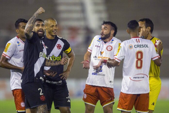 Anderson Conceição avalia empate do Vasco com o Tombense