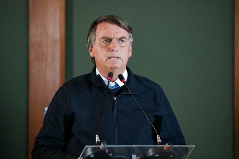 Bolsonaro: “Temos três ministros que infernizam o Brasil”