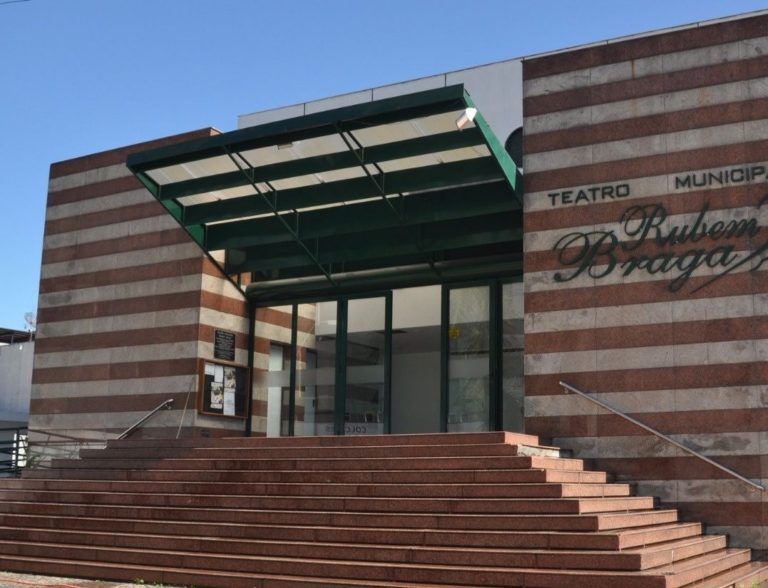 Projetos para reforma do Teatro Municipal Rubem Braga avançam