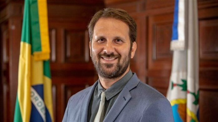 Deputado do Rio de Janeiro tem carro atingido por tiro
