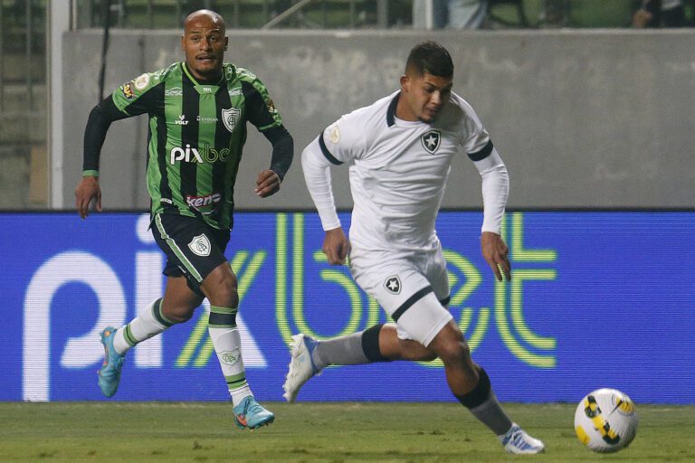 Erison marca no fim e Botafogo empata com o América-MG no Independência