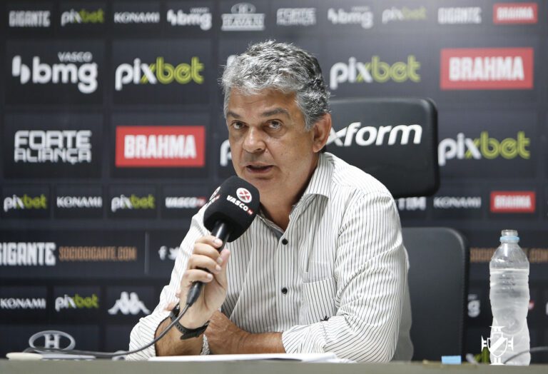 Gerente de futebol do Vasco, Carlos Brazil crê em evolução da equipe na Série B