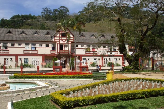 Governo quer doar prédio do Hotel Imperador