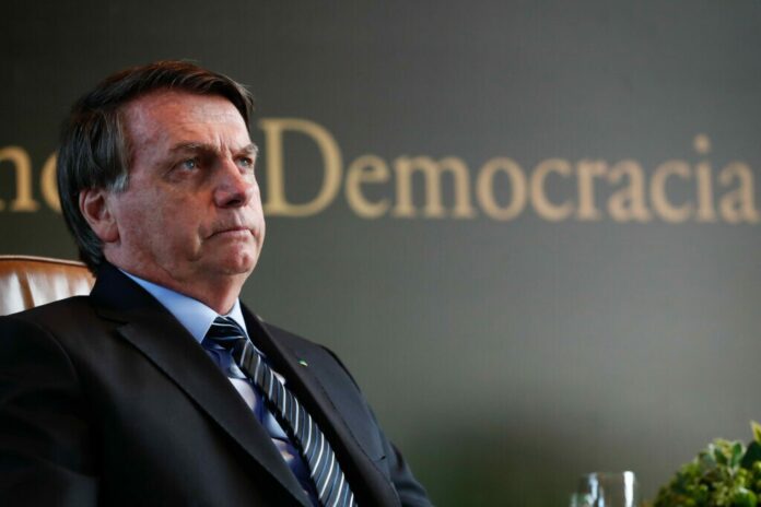 Jair Bolsonaro discursa para apoiadores durante ato em SP