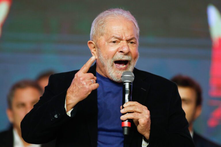Lula fala em criar Ministério da Igualdade Racial