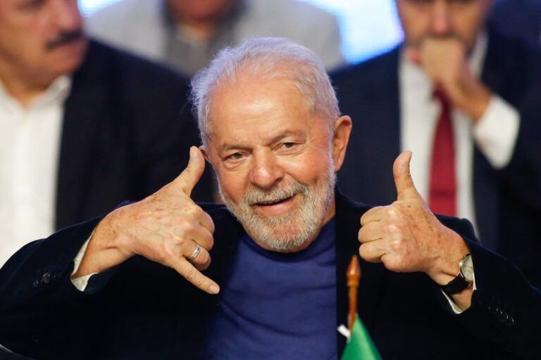 Lula na “Time” vira meme entre petistas e bolsonaristas