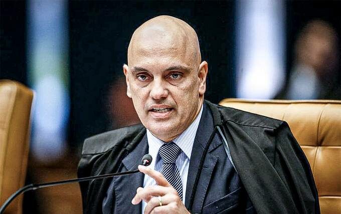 Moraes une inquérito de milícias digitais a apuração de Bolsonaro