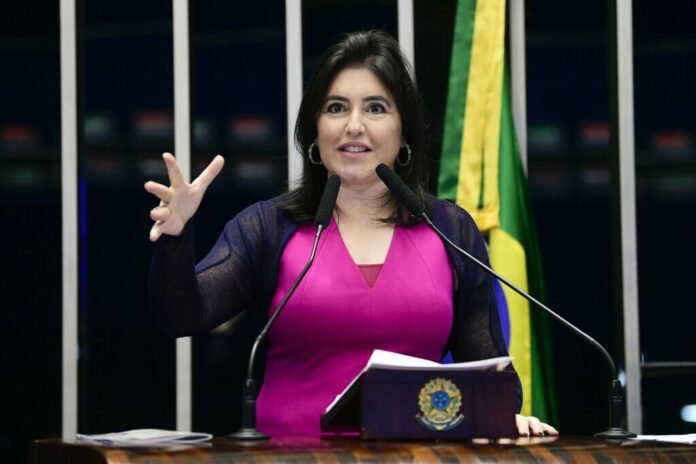 “Mulher vota em mulher”, declara Simone Tebet
