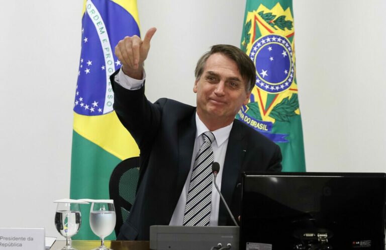 “Papai do Céu nos ajudou”, diz Bolsonaro sobre ICMS do diesel