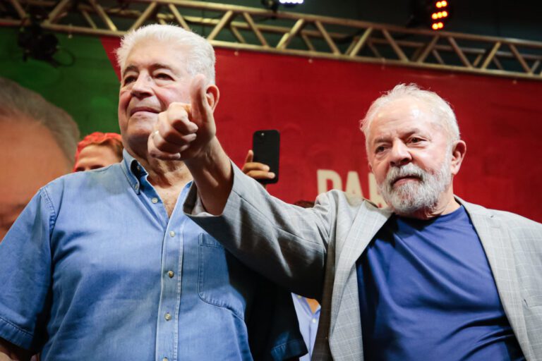 Requião tenta atrair PDT e reforçar palanque de Lula no Paraná