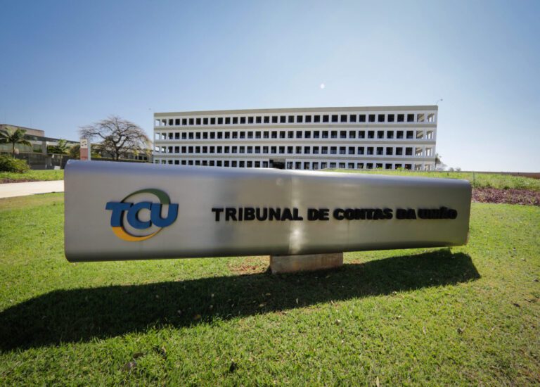 TCU envia processo de pesquisas contratadas pelo governo ao TSE