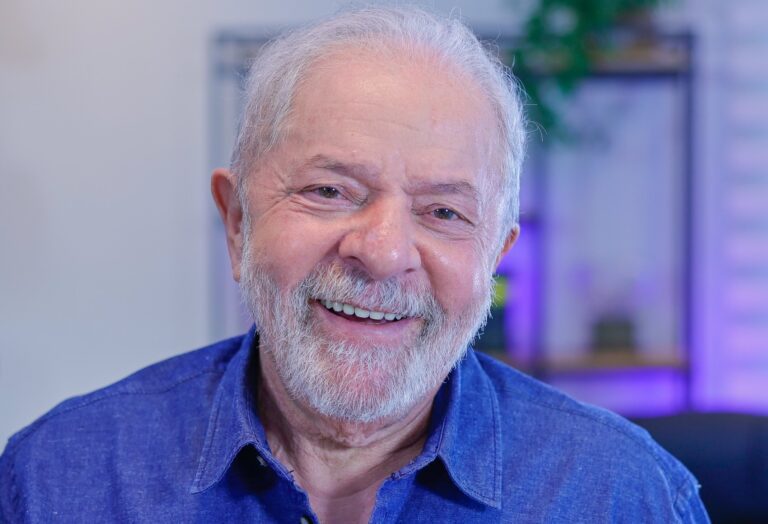 Banqueiros precisam contribuir para fim da pobreza, diz Lula