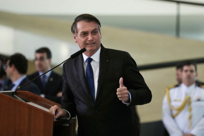 Bolsonaro diz que RJ vai reduzir ICMS e gasolina deve cair R$ 1,30