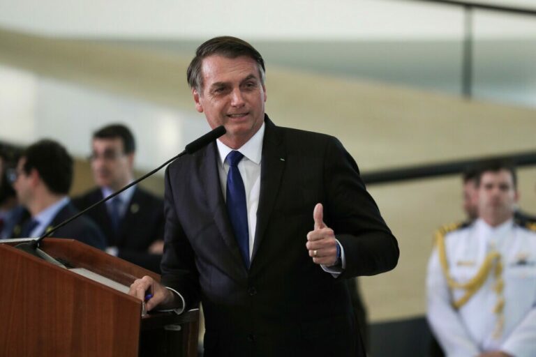 Bolsonaro diz que RJ vai reduzir ICMS e gasolina deve cair R$ 1,30