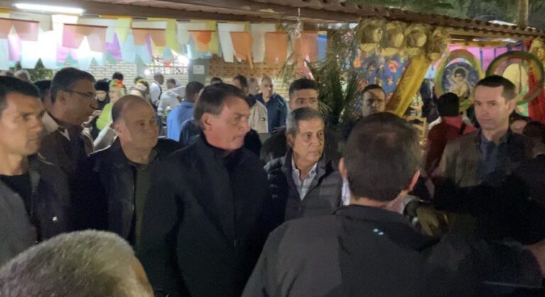 Bolsonaro vai à festa junina do Clube do Exército em Brasília