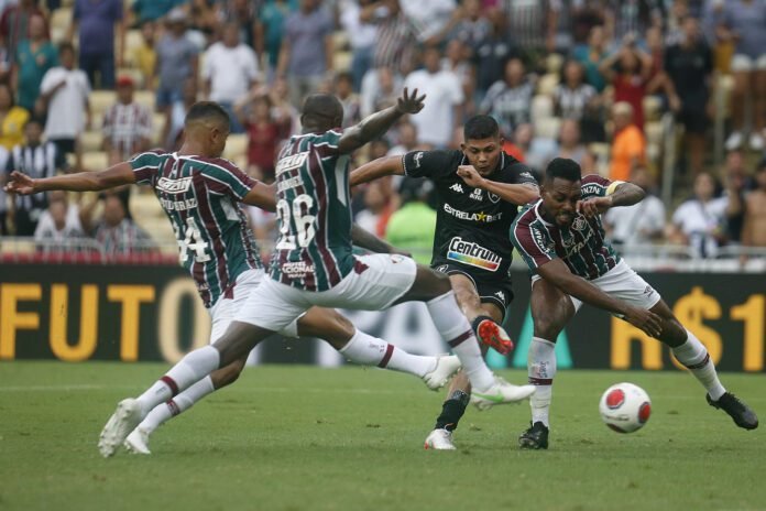 Botafogo e Fluminense fazem clássico dos embalados no Brasileirão