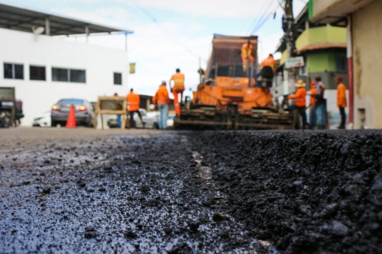 Avenida do bairro Aquidaban começa a receber asfalto novo
