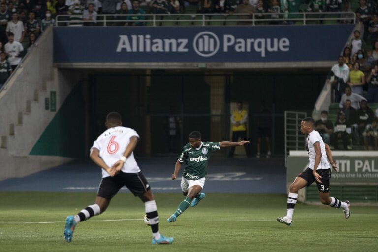 Com dois de Endrick, Palmeiras goleia Vasco e abre vantagem por título da Copa do Brasil sub-17