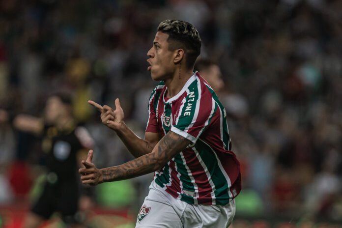 Fluminense bate o Avaí no Maracanã e volta a vencer no Brasileirão