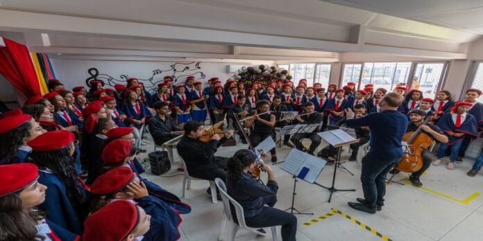 MARATAÍZES: Escola Profª Aurea Freire Brumana completa 100 dias de Tempo Intergral e comemora em grande estilo