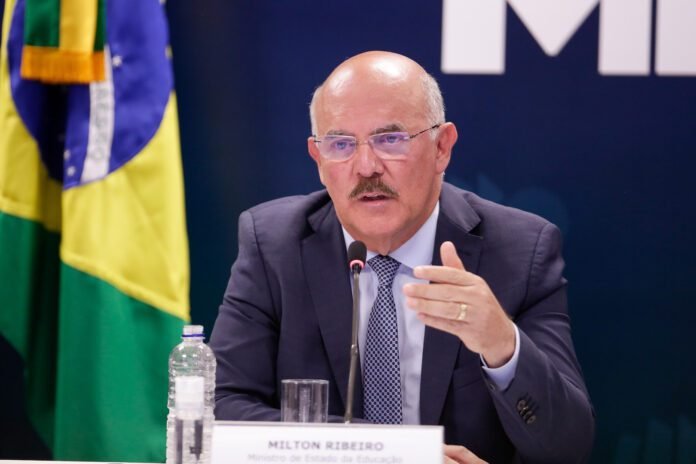 Milton Ribeiro deve passar por audiência de custódia em SP na 5ª