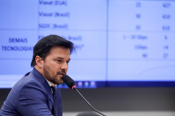 Musk vai monitorar a Amazônia “de graça”, diz Fábio Faria