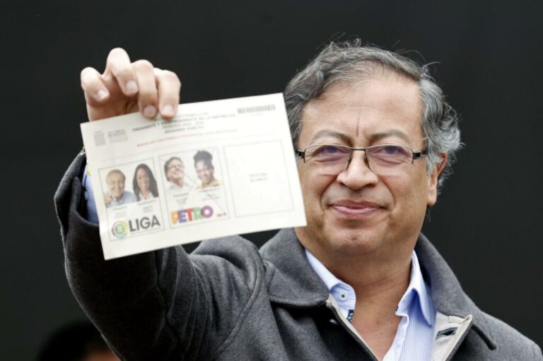 Petro é eleito na Colômbia, 1º presidente de esquerda do país