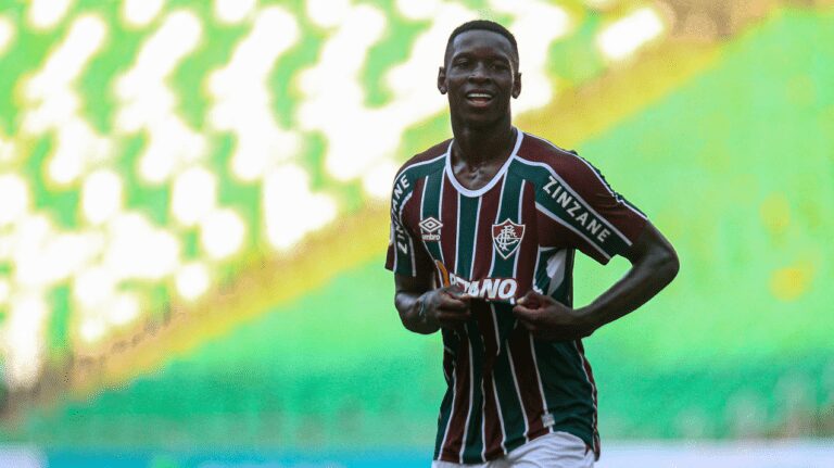 Presidente do Fluminense volta a explicar venda de Luiz Henrique
