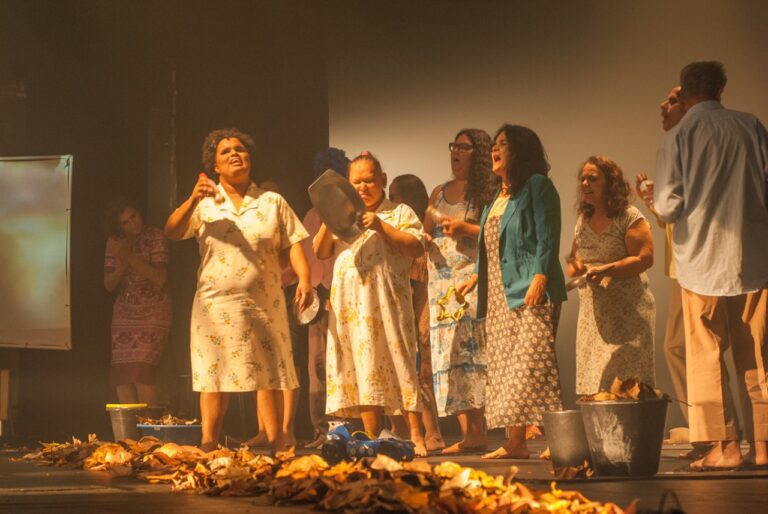 Santuário de Anchieta recebe peça com atores cegos e aborda músicas, história e a cultura do rádio
