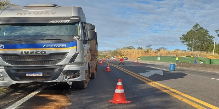 IMPRUDÊNCIA: motociclista arrastado por uma carreta morre na BR 101 em Anchieta